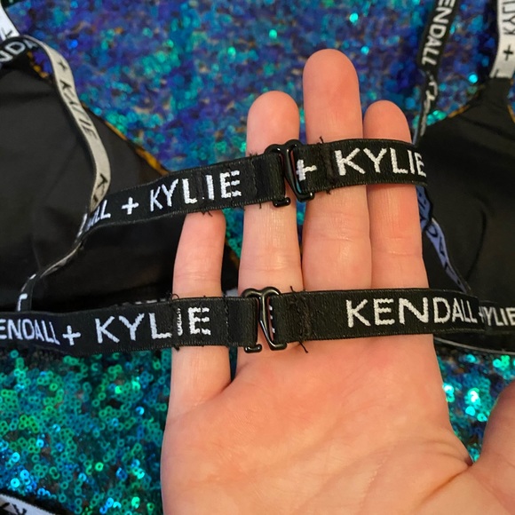 Kendall and Kylie leopard bikini - Picture 9 of 9